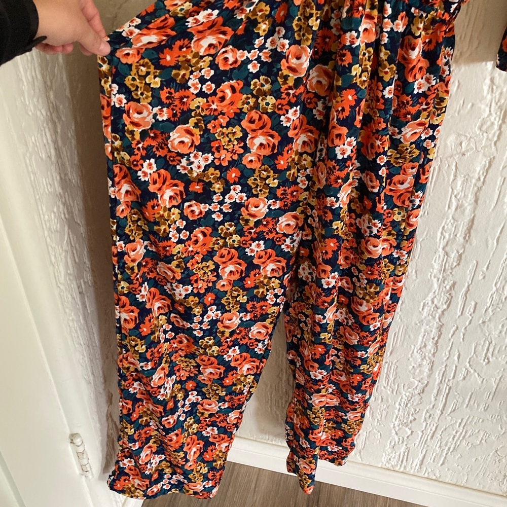 Anna Kay Floral Jumpsuit - Picture 10 of 11